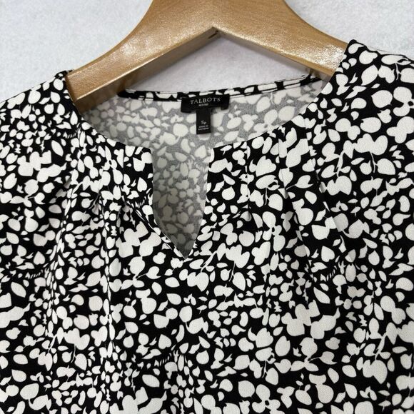 Talbots Women’s Sz Small Petite Blouse Black and White Floral V-Neck Classic - Picture 3 of 6